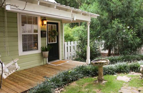 The Greenhouse Cozy Cottage- Walk to Downtown! - Foto 27