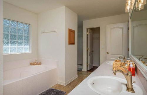 Fireside Hot Tub, King Bed Suite - Foto 25