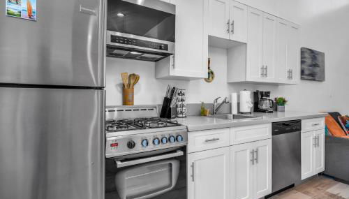 Chic 1 Bedroom Loft with Balcony Hollywood Sign View Free Gated Parking Full Kitchen - Foto 3, stove