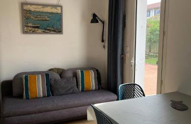 Appartement T2, très bien équipé, avec terrasse, jardin, et accès piscine, rénovation mars 2026 - Photo 2