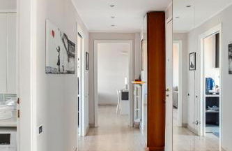 Bright Apartment with Canal Balcony - Foto 11