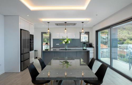 SKYFALL VILLA - Photo 15