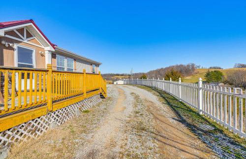 Near Hiking! Mtn-View Midway Home with Deck - Foto 21