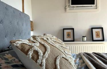 Heritage Cottage with a Pool - Photo 20