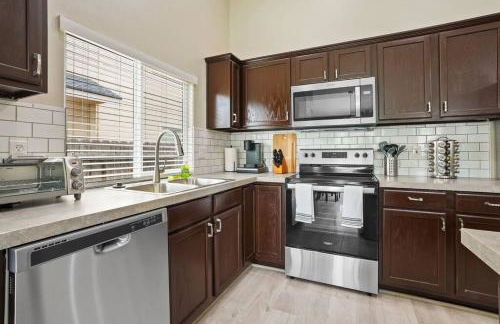 Remodeled, Charming Retreat on the City's Doorstep - Foto 19