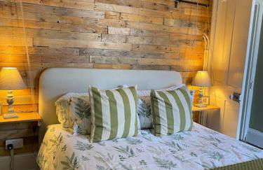 Cosy 2 bed flat in Crickhowell - Photo 1