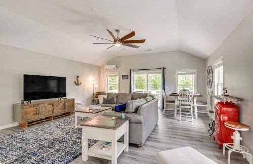 Waterfront Townville Home with Hot Tub and Dock! - Foto 5