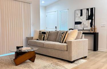 Quiet Community, Stylish Escape - Photo 1