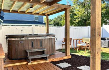 Large Five Bedroom house with outdoor patio with Jacuzzi and television! - Foto 63