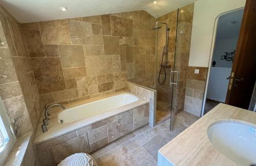 Superbe villa de 5 suites, climatisation, piscine, tennis, hauteurs de St Paul - Foto 28