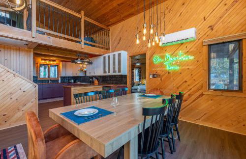 6 Br Cabin Hot Tub Fire Pit Min to Hatley Pointe - Foto 9