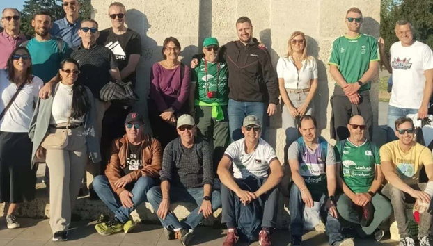 Free tour por Belgrado - Foto 5, El grupo ante el Monumento Gratitud a Francia