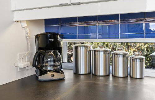 Marbella Lane - Cozy and Eccentric Design Home - Photo 17