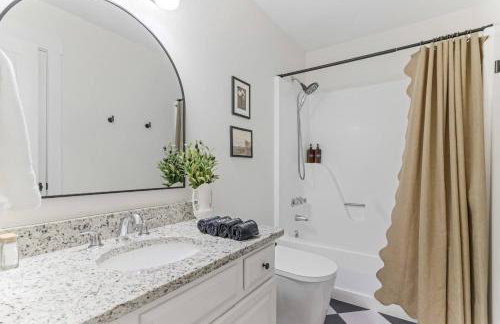 Sleeps 12 | 2 Kings w/ Ping-Pong, Gym, Arcade, BBQ - Foto 30