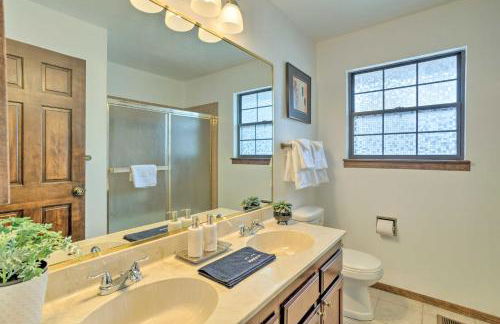 Family-Friendly Aurora Vacation Rental with Yard! - Foto 32