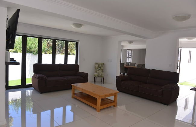 Pelican Cove is a Modern 4-bedroom Holiday Home in Langebaan With Some Sea Views - Foto 10