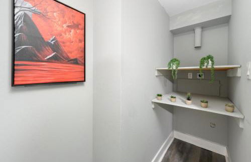 Convenient 1BR Unit Close to Shopping & Dining - Foto 8