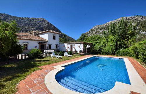 Cortijo Los Alazores, authentic cortijo with private pool - Foto 1