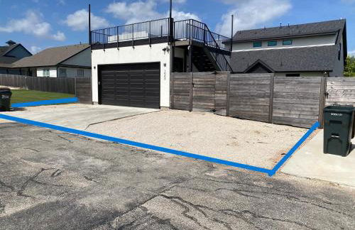 Stunning home - walk to square & heated pool - Foto 39