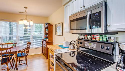 Condo with Golf Course Views Less Than 1 Mi to Sunset Beach! - Foto 5