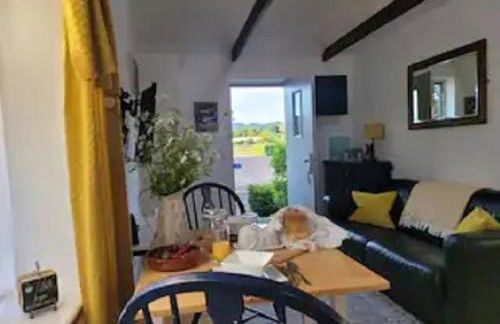 Birch Cottage with private wood fire hot tub - Foto 3