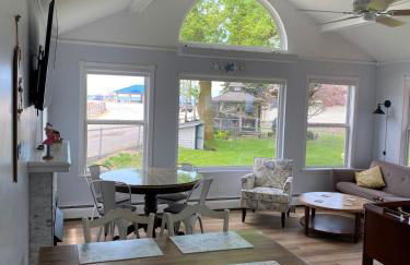 Caseville Splash and Sand Beach House - Photo 4