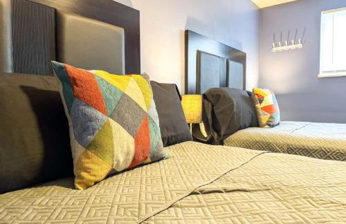 8 Large Apartments with 12 Bedrooms and Parking and WIFI - Foto 77