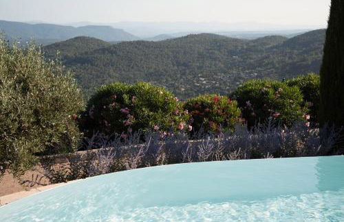 Villa La Genestière - Familienoase und Golfertraum mit Infinity-Pool und 180-Grad-Panoramablick bis zum Meer - Foto 58