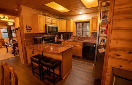 Warm Woodland Getaway with Land - Foto 27