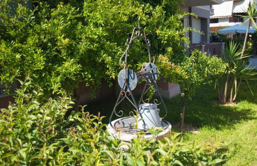 Maria's Rose Garden - Photo 36