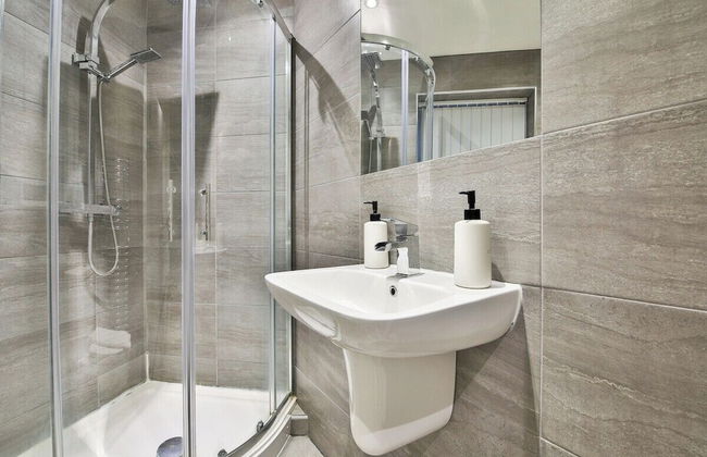 Whitchurch Place 2 Bed Flat in Cardiff - Foto 1