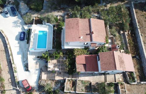 Family-friendly apartments with swimming pool Rogac, Solta - 19809 - Photo 1