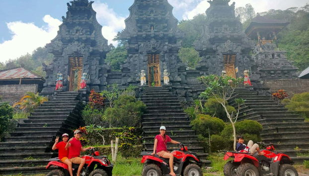 Disfrutando del tour en quad