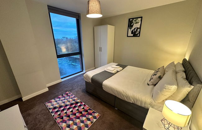 Adelphi Wharf Apartments by Beehosting - Photo 14