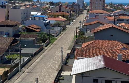 Apartamento na Praia da Enseada, 100 mt praia - Foto 27