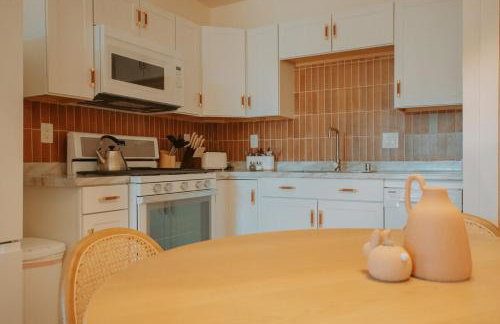 Terracotta Suite at ArnoTriplex! Hot Tub-Close to Downtown-Pet Friendly-No Pet Fee! - Foto 15