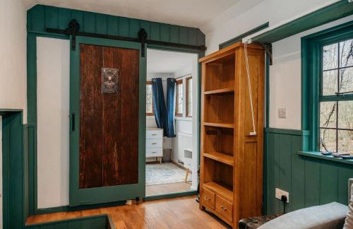 Heron's Perch- A pond-side retreat with cinema room - Photo 33