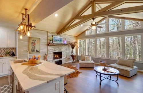 Lakeside Retreat on 10 Secluded Acres - Foto 1