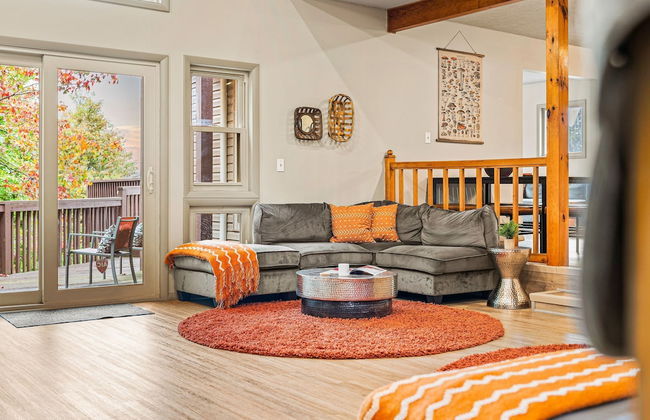 Emerald Bluff by Avantstay Lake Views Deck Fire Pit Game Room - Photo 8