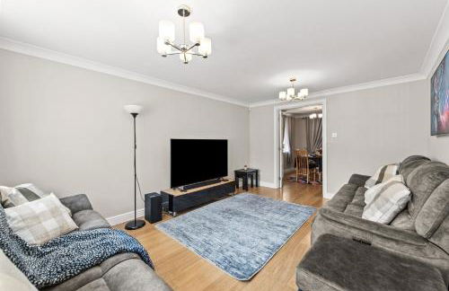 Polmont Haven: Spacious 4- Bedroom Retreat - Foto 9