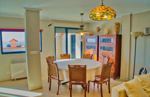 Lujo y vistas panorámicas en primera línea de mar - Foto 10