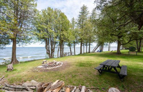 Yorita Manor - Lake Front Getaway! Dogs, Fire Pit & Deck - Photo 48