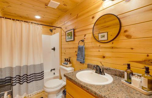 Secluded Cabin Hot Tub and 10 Mi to Blue Ridge - Foto 14