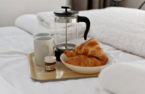 2BR Waterside View Free Parking Fast WiFi Terrace Balcony TV BBQ Garden Access - Foto 23