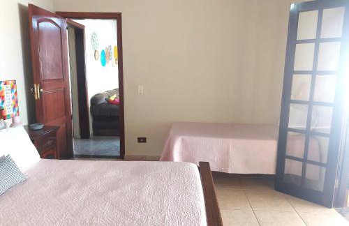 Refúgio e diversão para FAMÍLIAS a 60 min de SP - Piscina, Churrasqueira, wifi 300Mbps - PETFRIENDLY - Foto 30