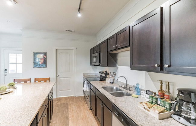 Texas State Sanctuary With Massive Pool Oasis - Foto 9