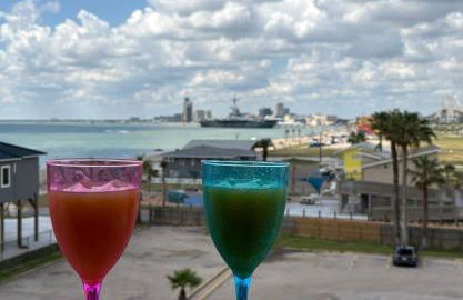 Corpus Christi North Beach Cozy Condo, 2 Heated pools and Balcony Ocean Views! - Foto 1