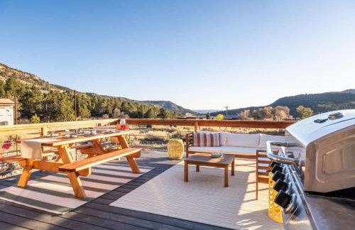 Stargazing Retreat with Hot Tub Deck Hammocks BBQ - Photo 45