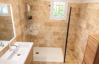 Maison en pierre avec piscine chauffée, jacuzzi et vue sur Gordes - Photo 12