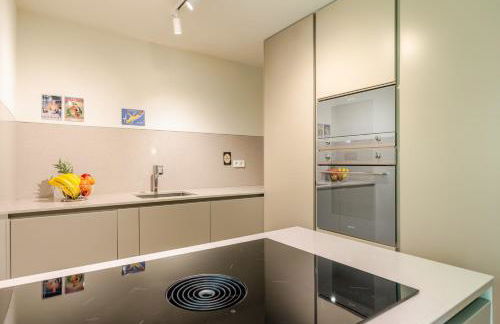 Grand Villa w/ Pool, Garden & Garage by HostWise - Foto 36